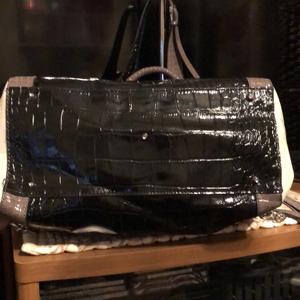 Guess - Picture 8 of 10